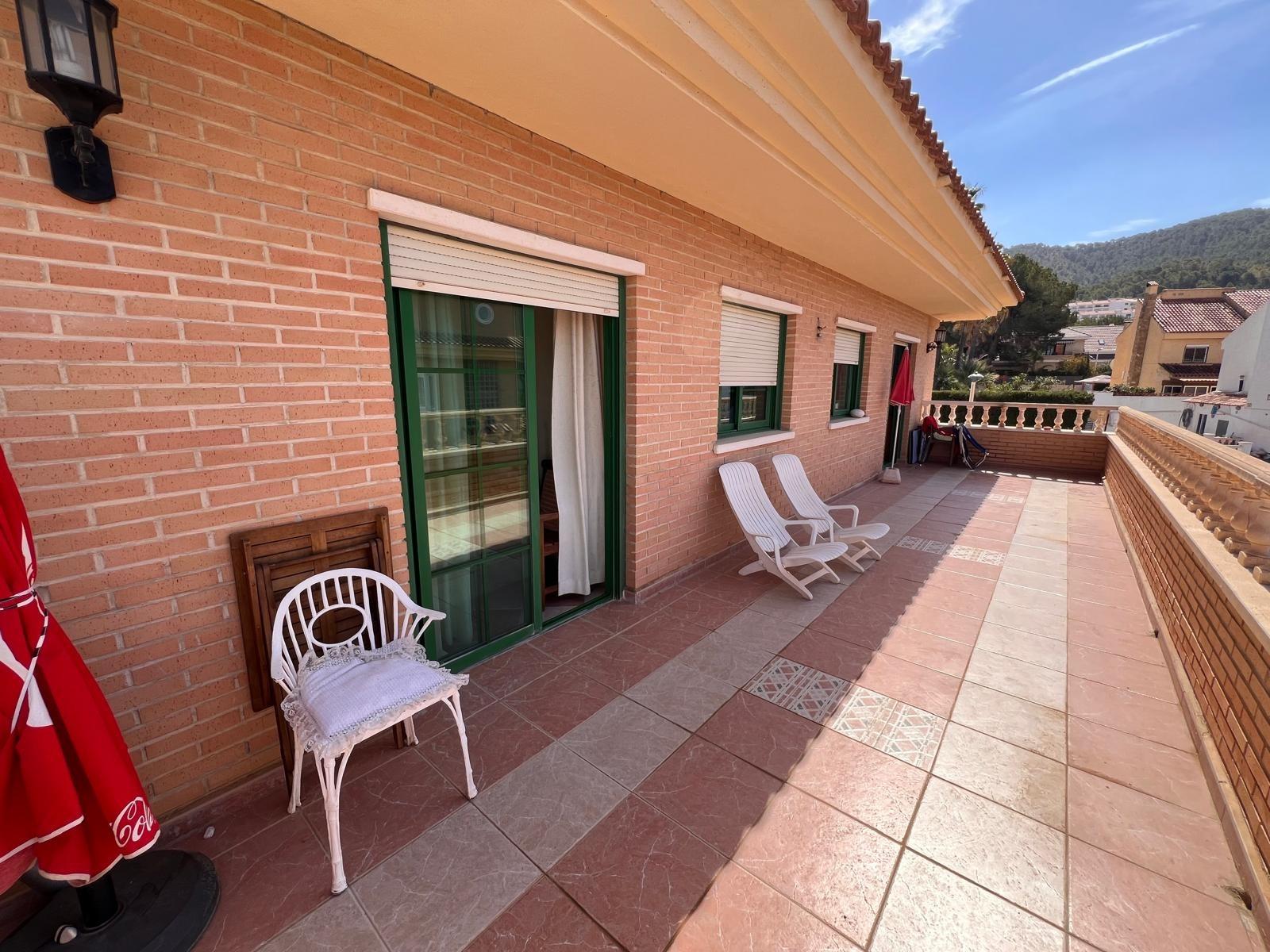Villa with a pool and views of the mountains and Benidorm in the Rincón de Loix area