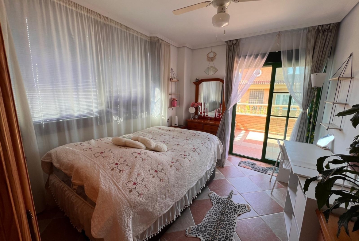 Villa with a pool and views of the mountains and Benidorm in the Rincón de Loix area