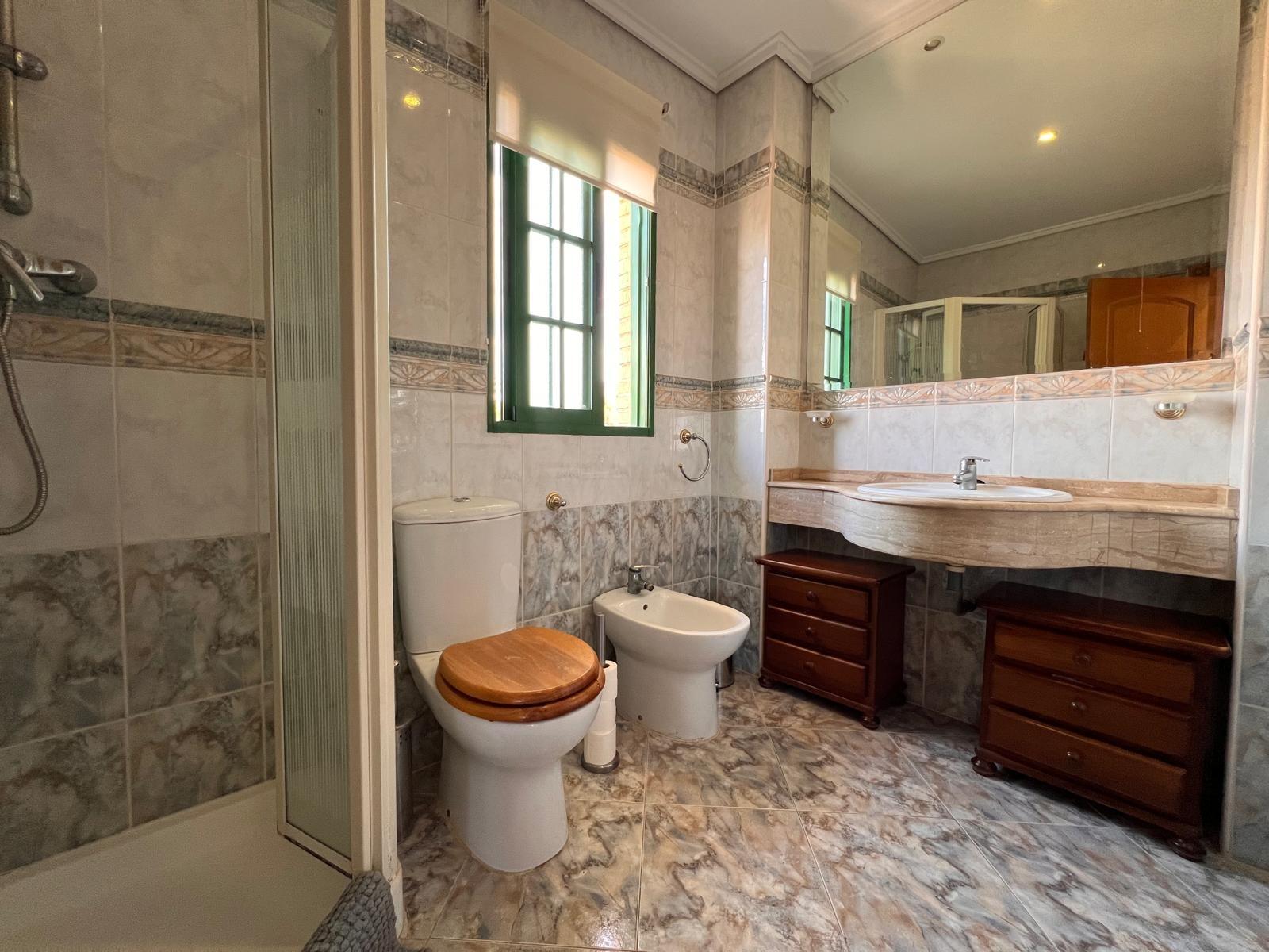 Villa with a pool and views of the mountains and Benidorm in the Rincón de Loix area