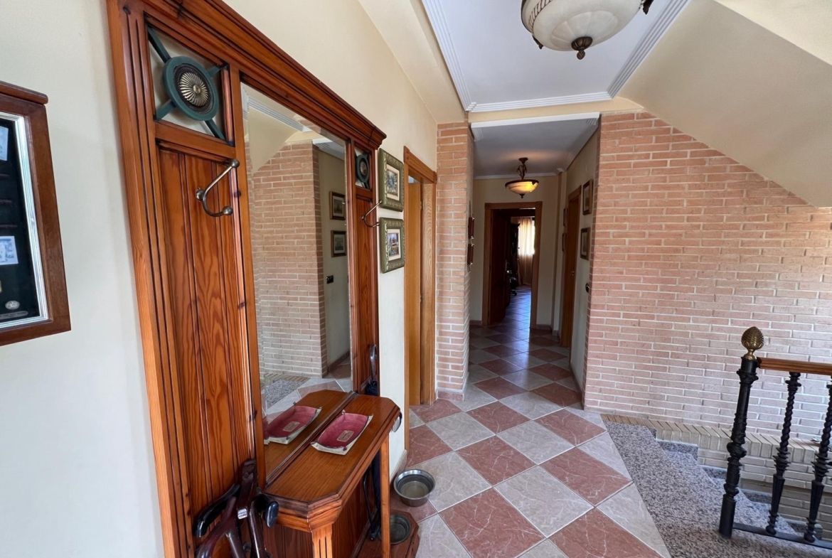Villa with a pool and views of the mountains and Benidorm in the Rincón de Loix area
