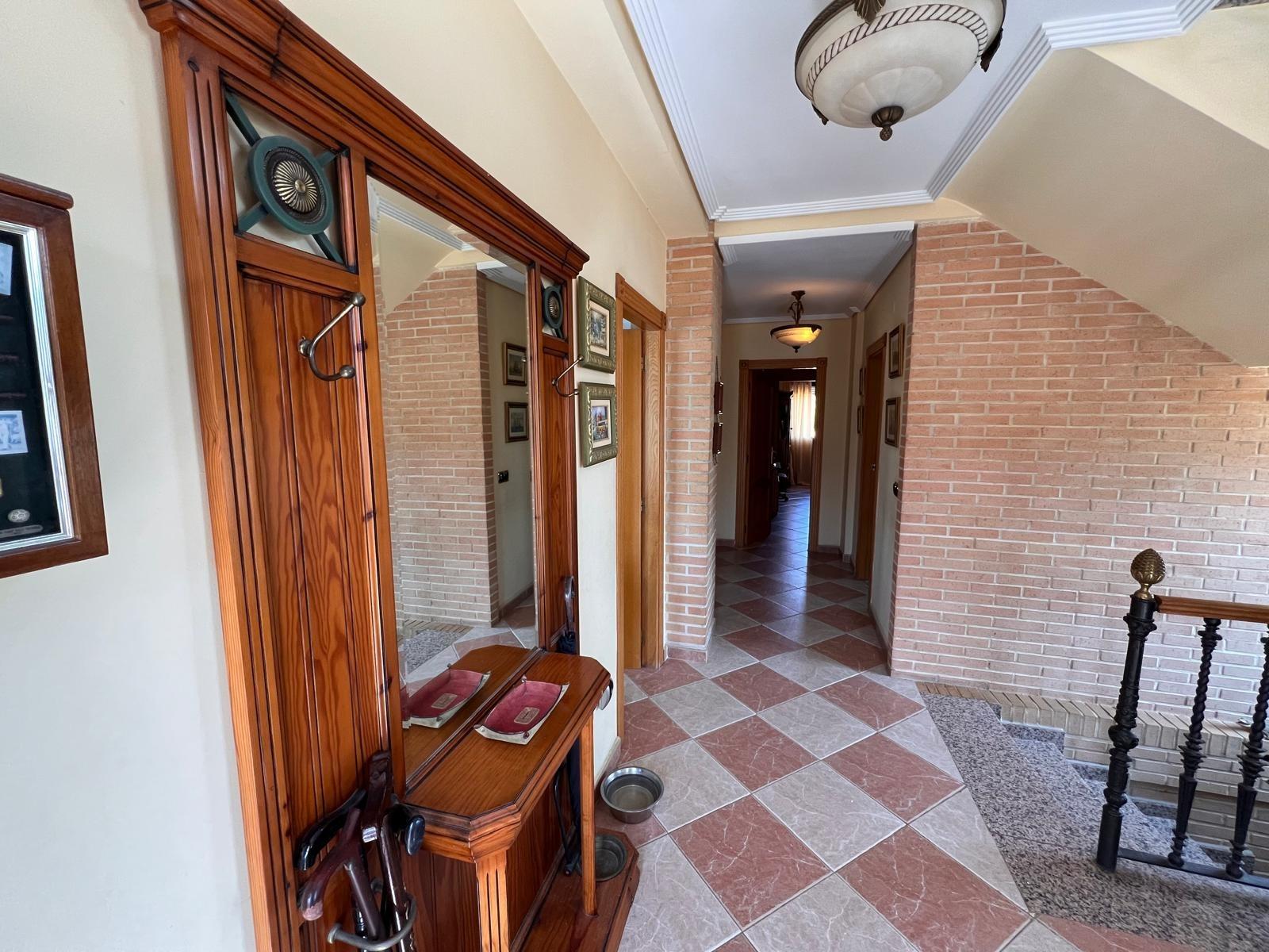 Villa with a pool and views of the mountains and Benidorm in the Rincón de Loix area