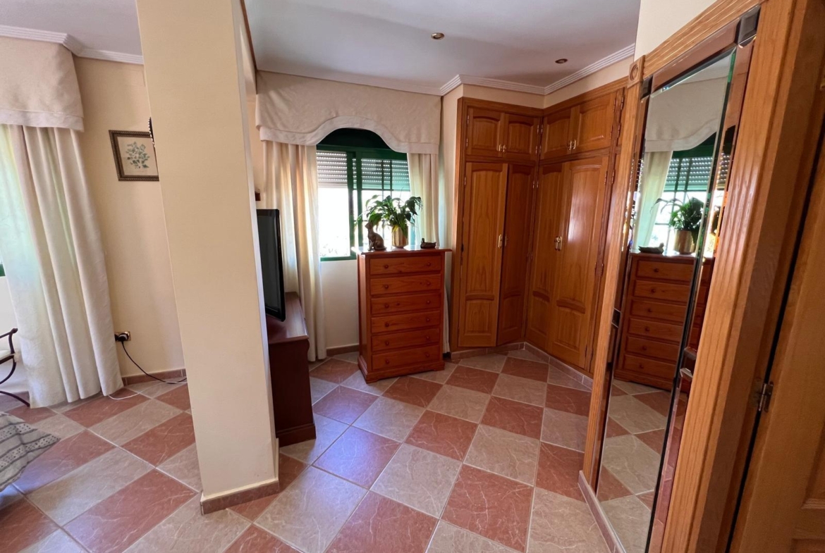 Villa with a pool and views of the mountains and Benidorm in the Rincón de Loix area