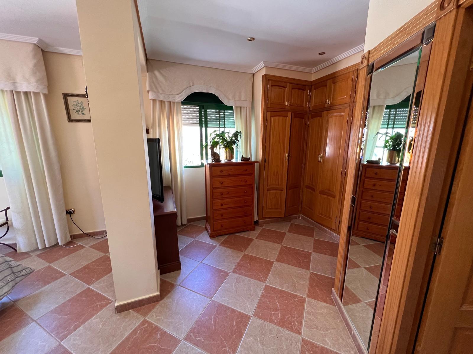 Villa with a pool and views of the mountains and Benidorm in the Rincón de Loix area