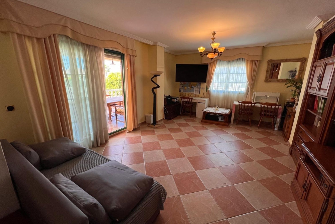 Villa with a pool and views of the mountains and Benidorm in the Rincón de Loix area