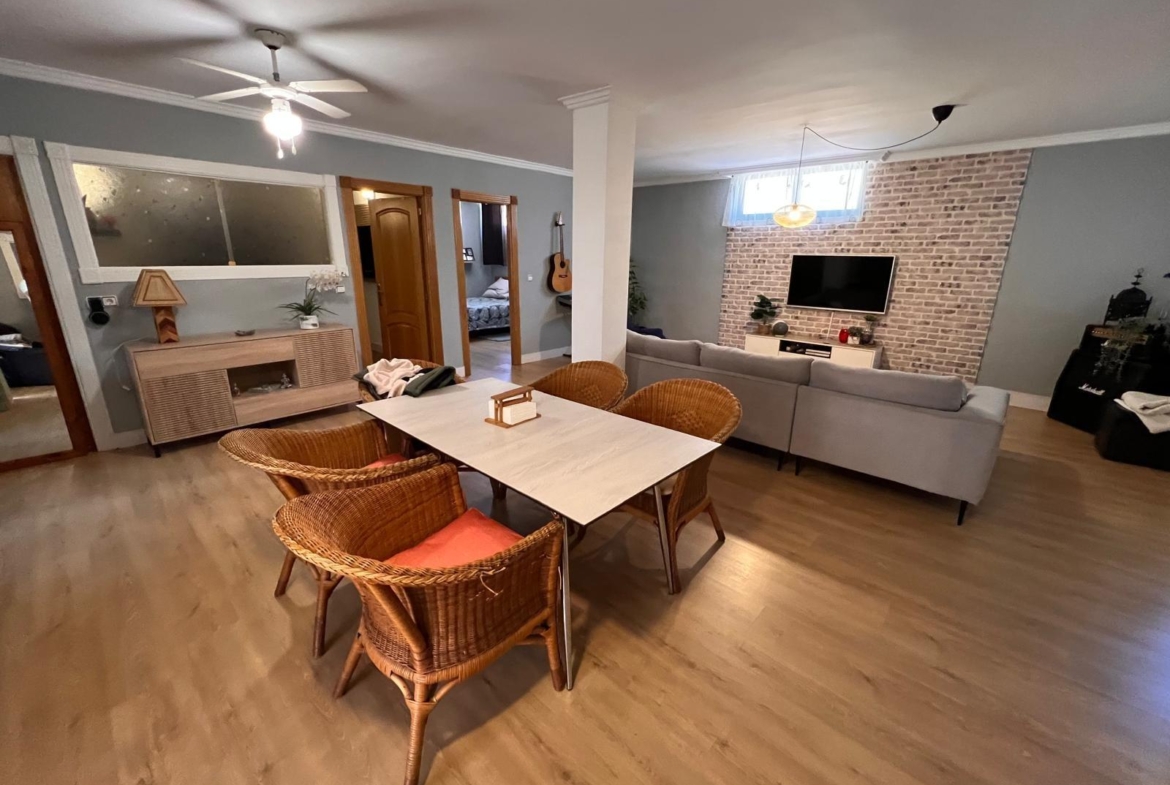 Villa with a pool and views of the mountains and Benidorm in the Rincón de Loix area