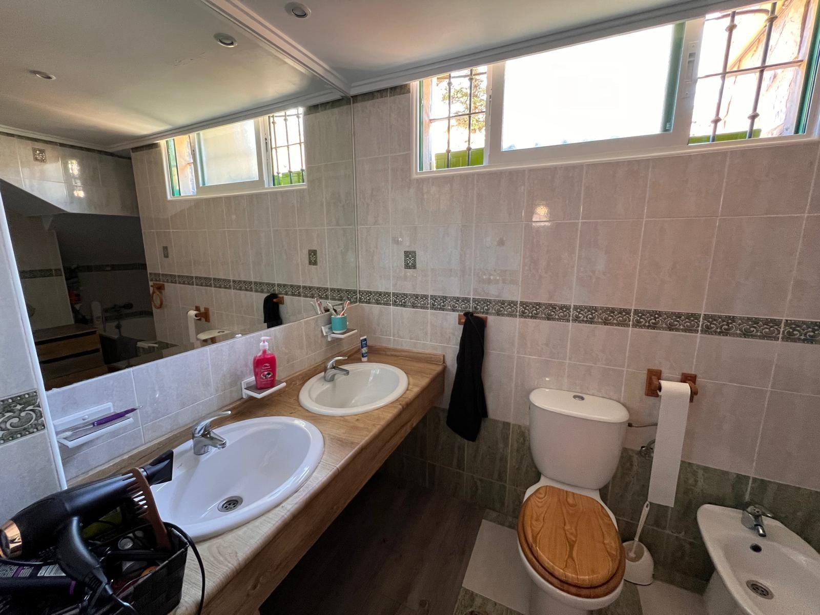 Villa with a pool and views of the mountains and Benidorm in the Rincón de Loix area