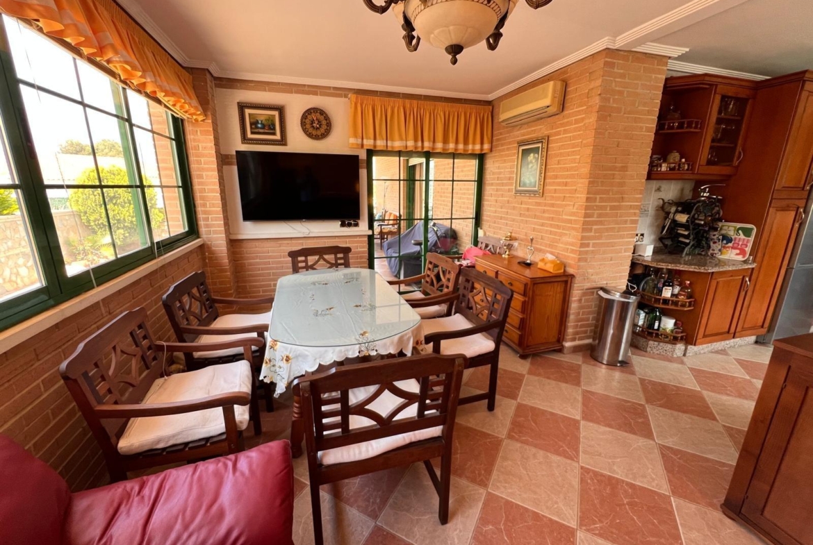 Villa with a pool and views of the mountains and Benidorm in the Rincón de Loix area