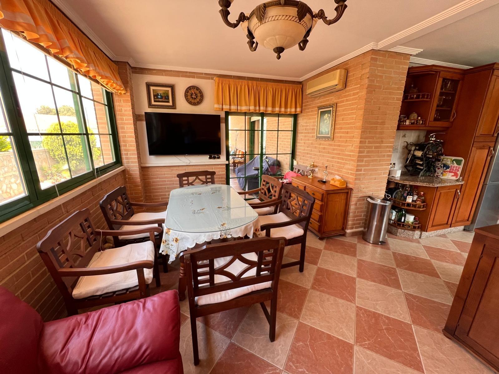 Villa with a pool and views of the mountains and Benidorm in the Rincón de Loix area