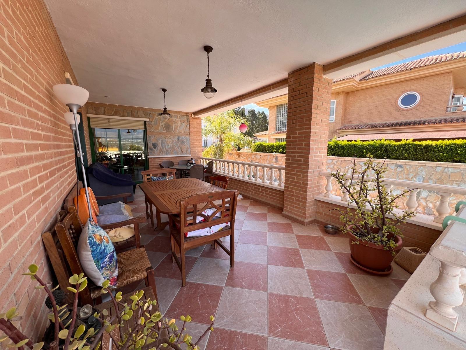 Villa with a pool and views of the mountains and Benidorm in the Rincón de Loix area