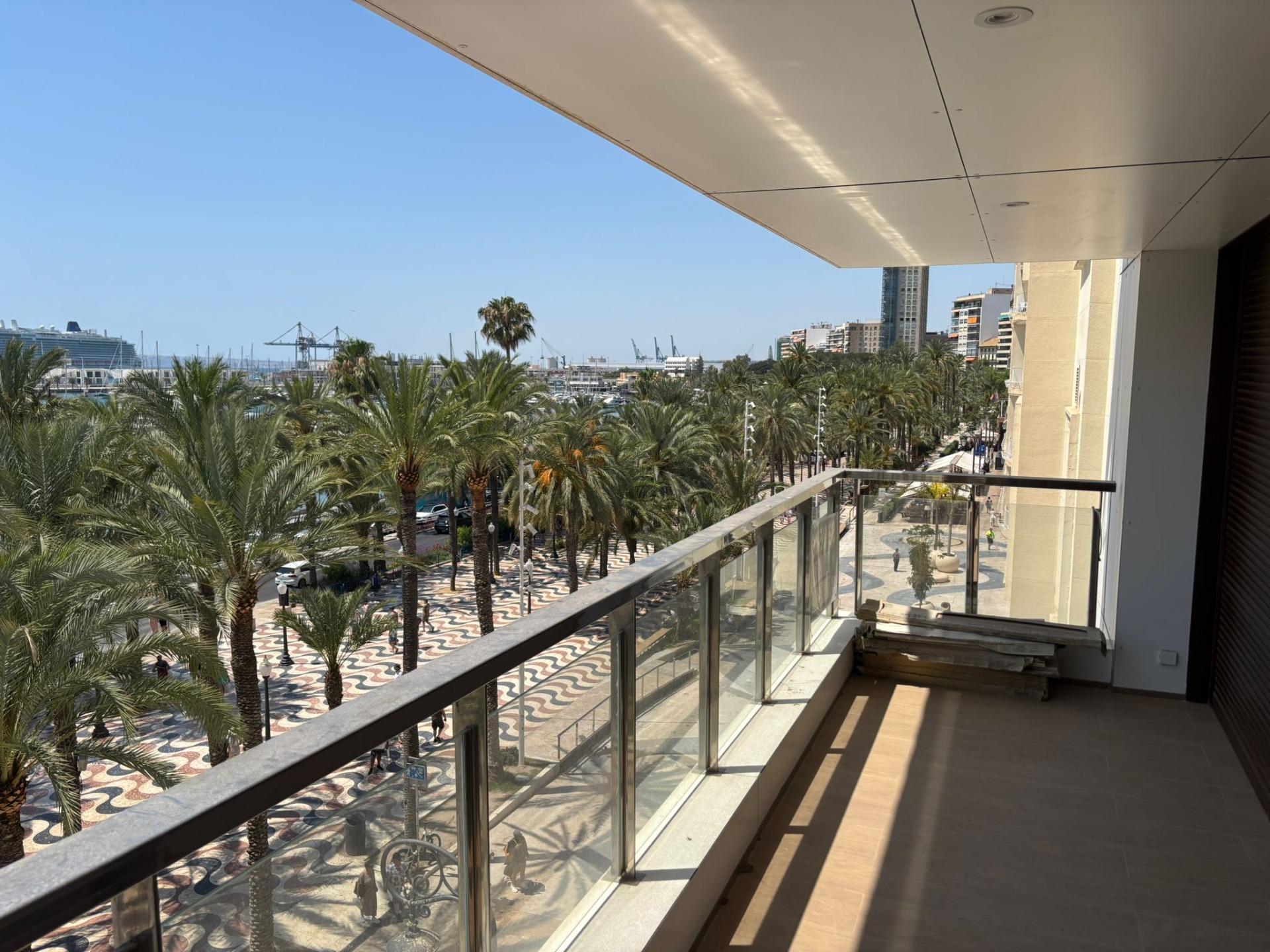 Piso de Lujo con Espectaculares Vistas en la Explanada de España, Alicante