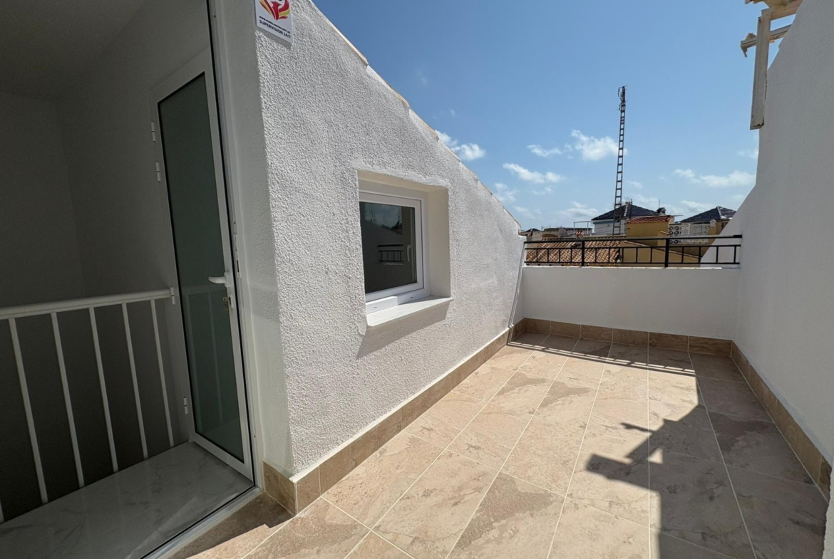 Your new home awaits! 🏡✨ RENOVATED TOWNHOUSE 3 BED 2 BATHS 2 TERRACES WITH COMMUNITY POOL