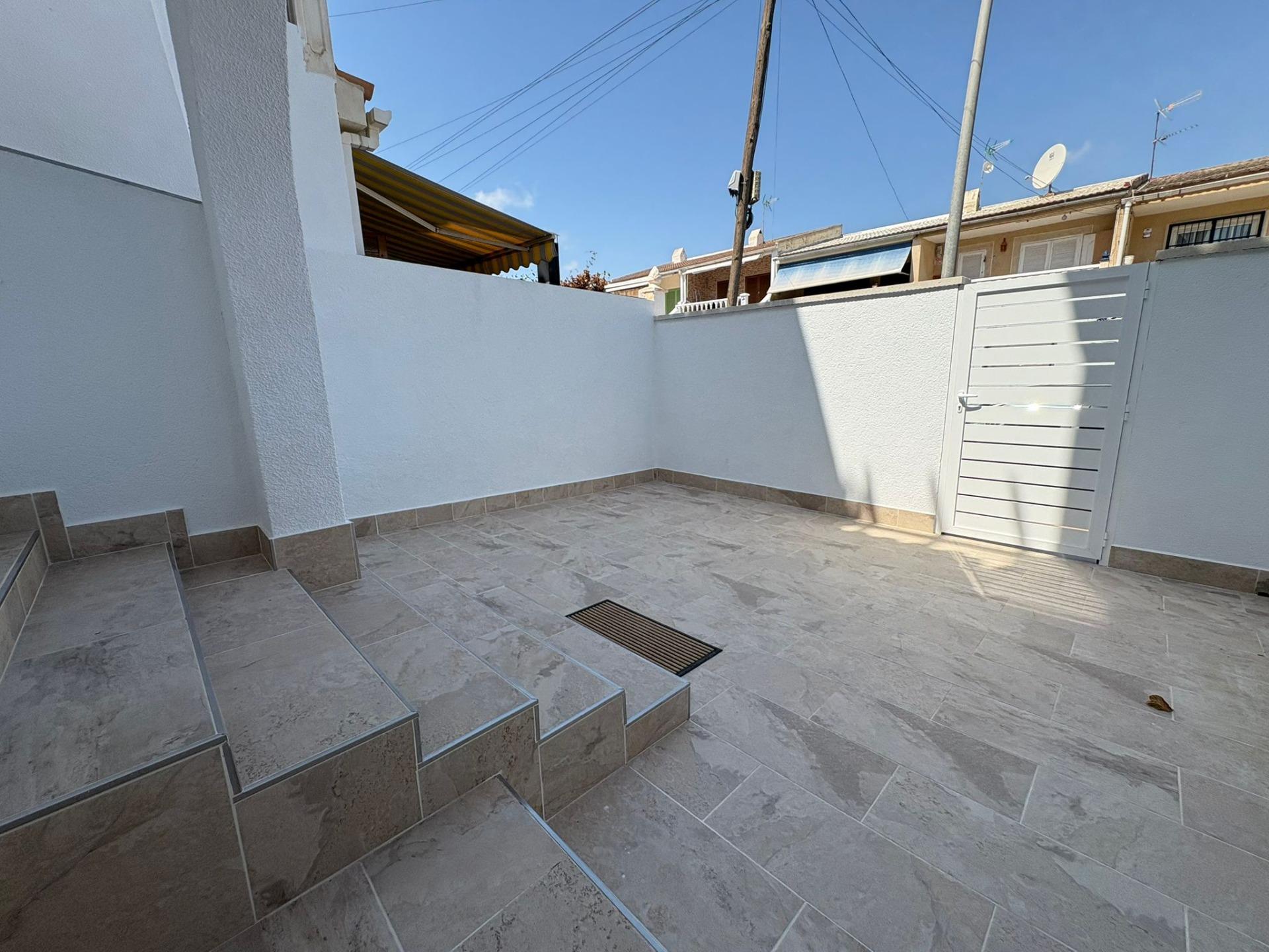 Your new home awaits! 🏡✨ RENOVATED TOWNHOUSE 3 BED 2 BATHS 2 TERRACES WITH COMMUNITY POOL