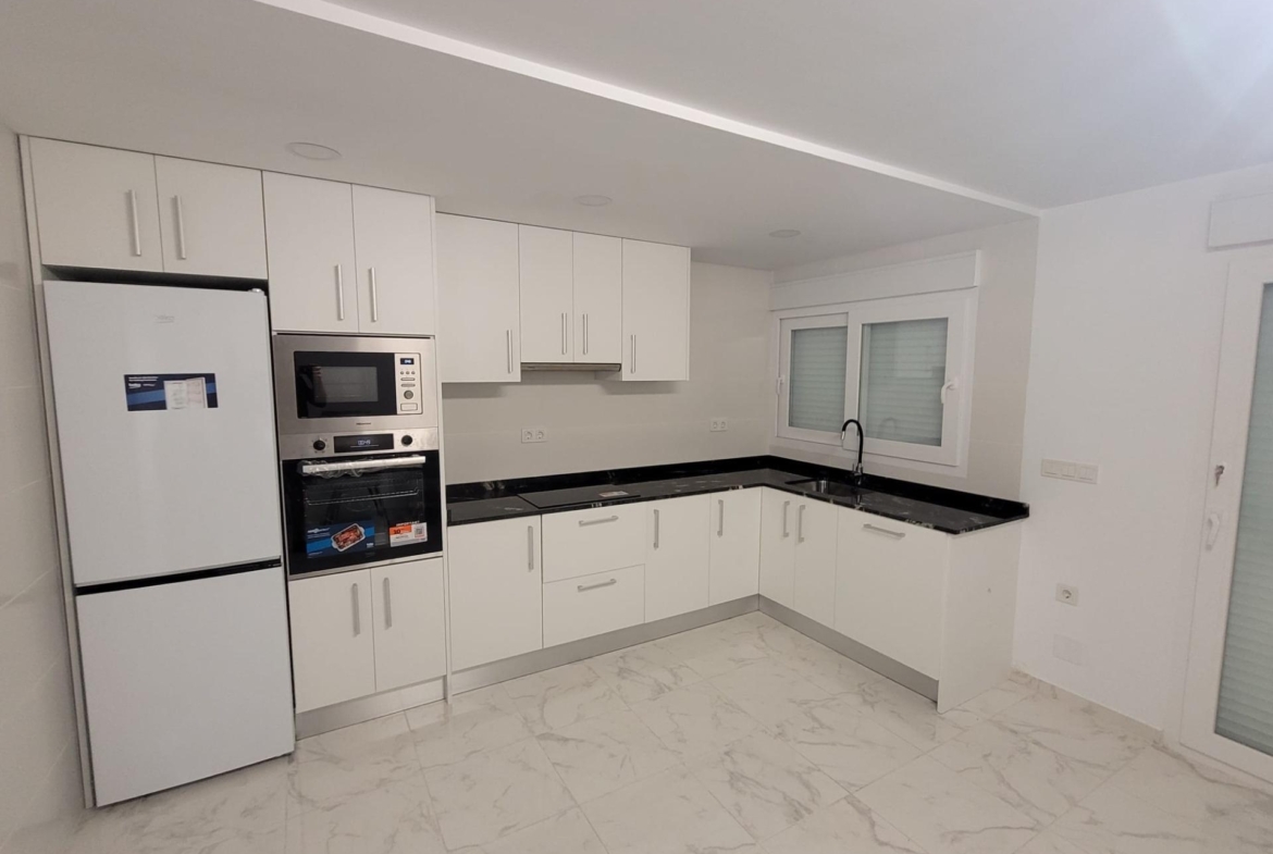 Your new home awaits! 🏡✨ RENOVATED TOWNHOUSE 3 BED 2 BATHS 2 TERRACES WITH COMMUNITY POOL