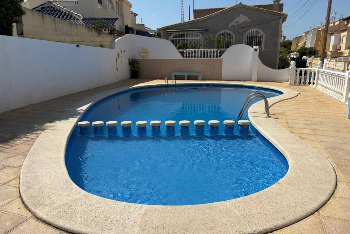 Your new home awaits! 🏡✨ RENOVATED TOWNHOUSE 3 BED 2 BATHS 2 TERRACES WITH COMMUNITY POOL