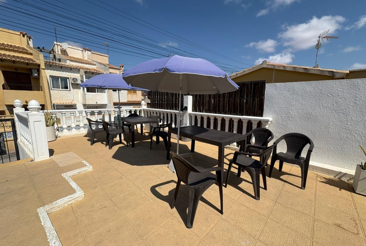Your new home awaits! 🏡✨ RENOVATED TOWNHOUSE 3 BED 2 BATHS 2 TERRACES WITH COMMUNITY POOL