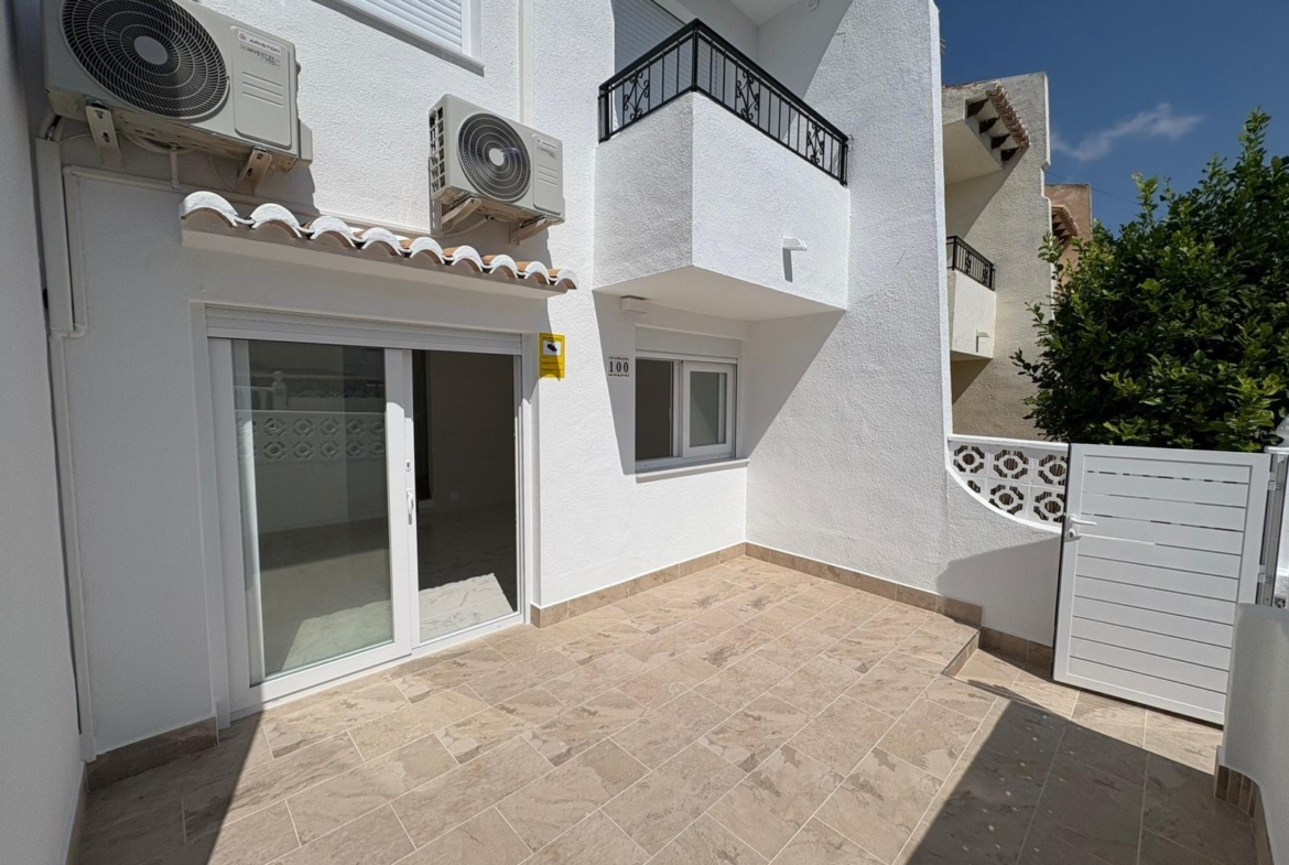 Your new home awaits! 🏡✨ RENOVATED TOWNHOUSE 3 BED 2 BATHS 2 TERRACES WITH COMMUNITY POOL