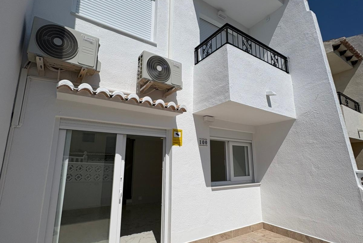 Your new home awaits! 🏡✨ RENOVATED TOWNHOUSE 3 BED 2 BATHS 2 TERRACES WITH COMMUNITY POOL