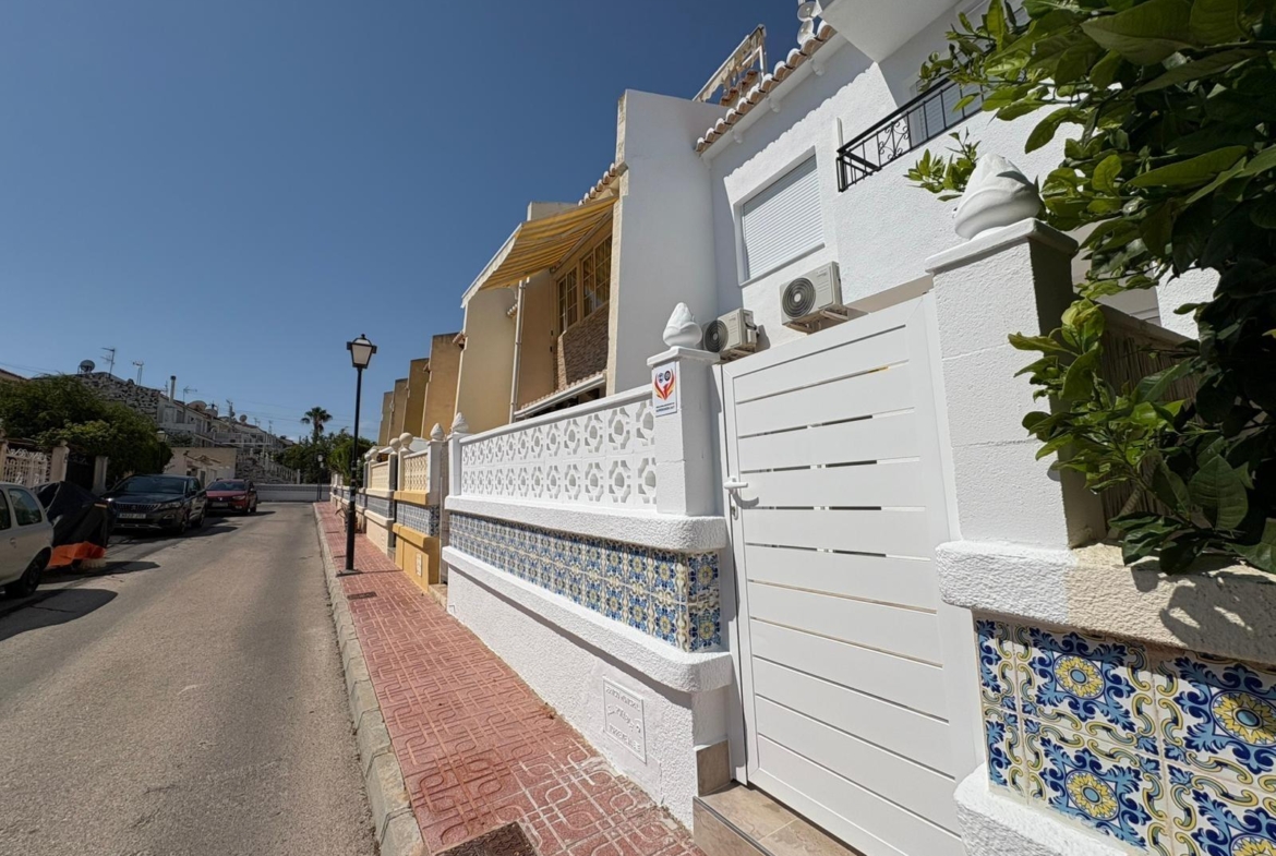 Your new home awaits! 🏡✨ RENOVATED TOWNHOUSE 3 BED 2 BATHS 2 TERRACES WITH COMMUNITY POOL