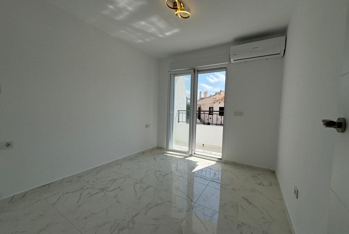 Your new home awaits! 🏡✨ RENOVATED TOWNHOUSE 3 BED 2 BATHS 2 TERRACES WITH COMMUNITY POOL