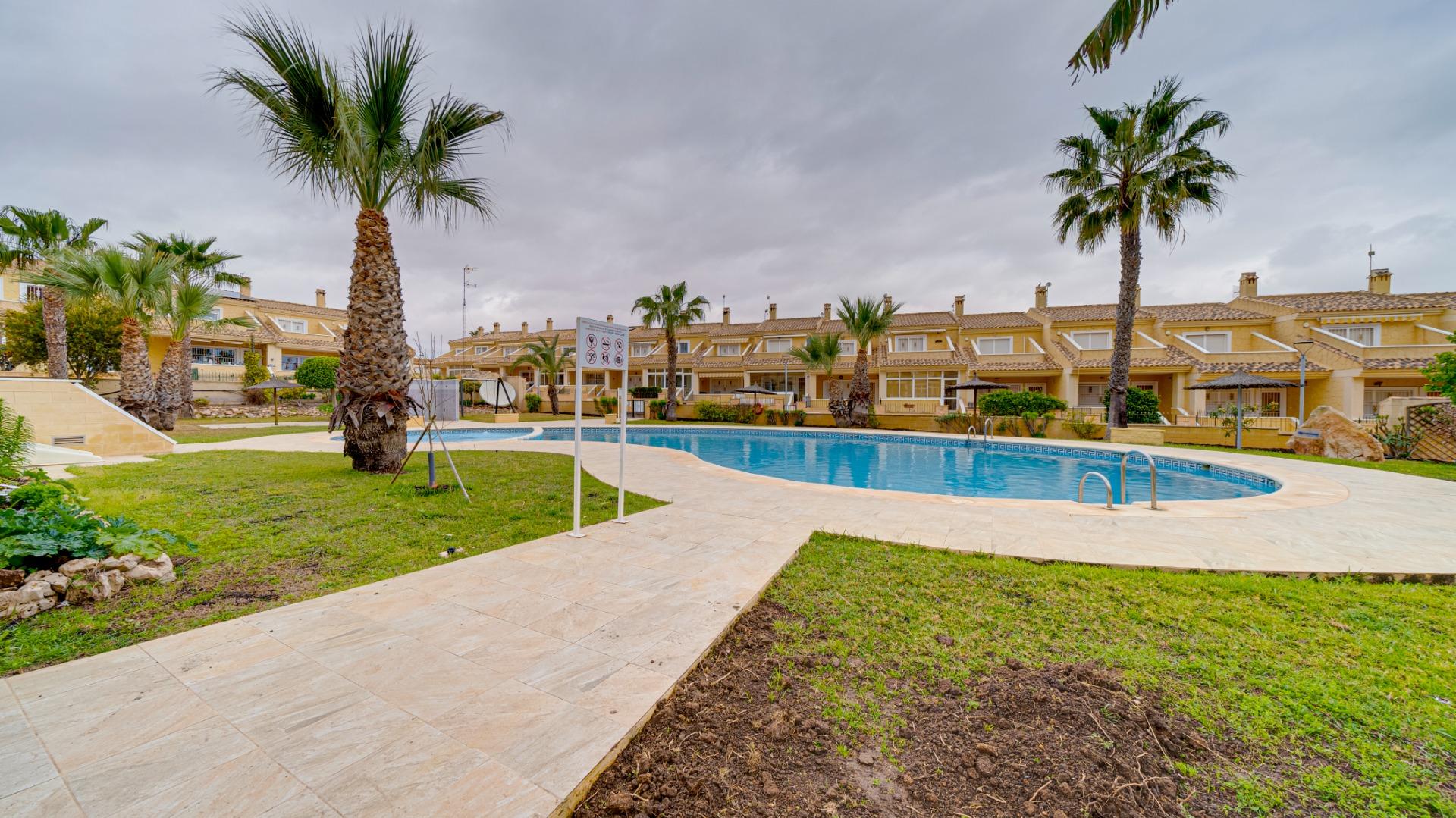 2-1-114 Large corner semi-detached house with sea views,