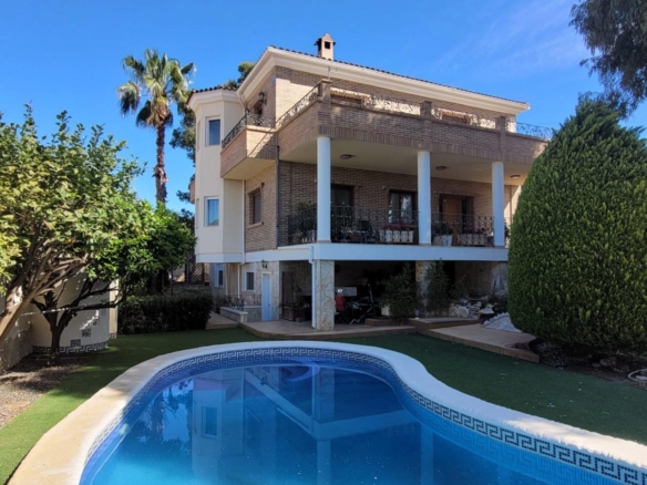 Luxury Villa in Ciudad Quesada with Stunning Clear Views