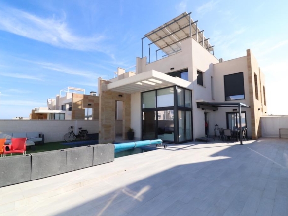 Spectacular independent villa in Lomas de Cabo Roig