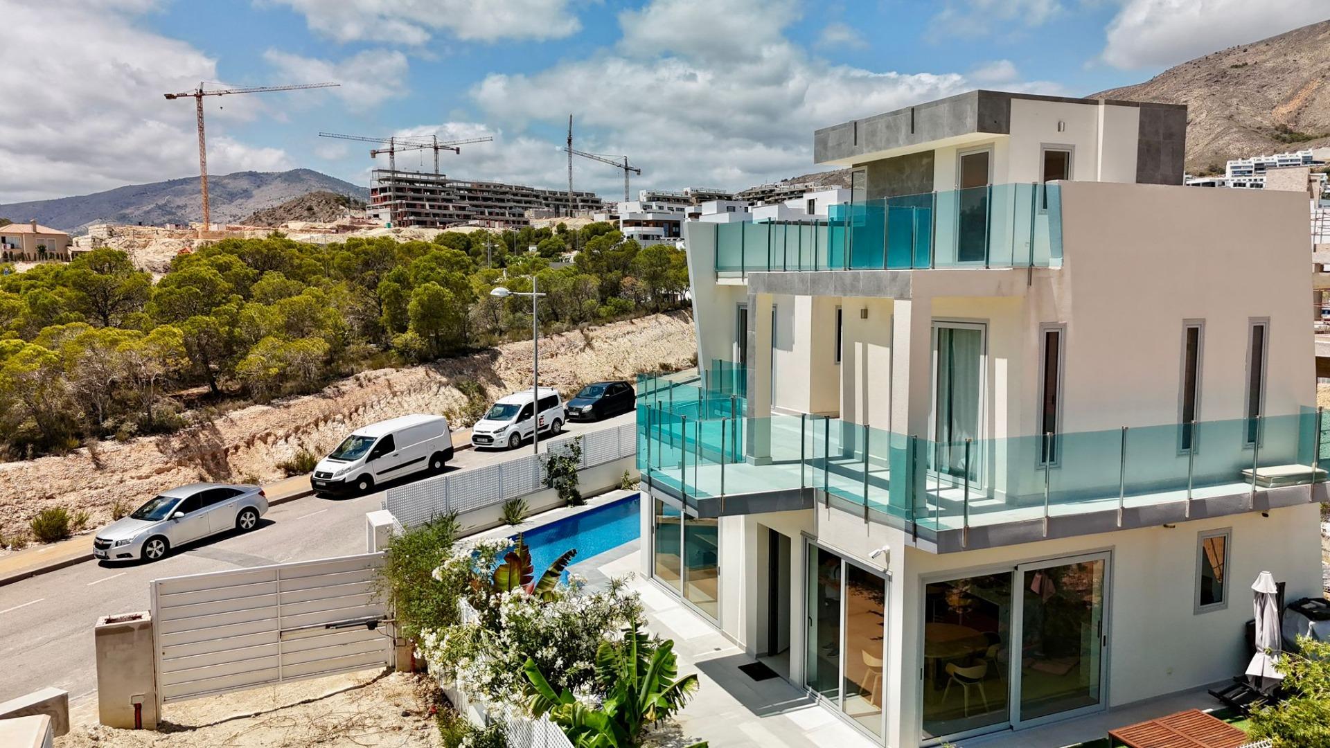 Grote villa op het balkon van Finestrat met uitzicht op de zee