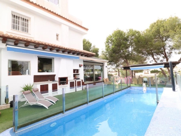 Lomas de Don Juan beautiful Villa in front of a natural park