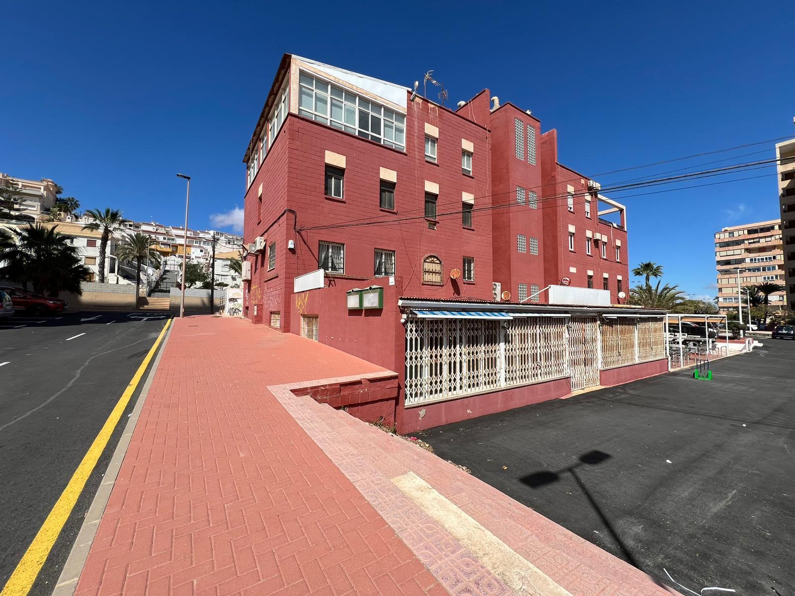 LOKALE COMERCIAL EN CABO ZERVERA. 300 M2. A 100 METROS DEL MAR.