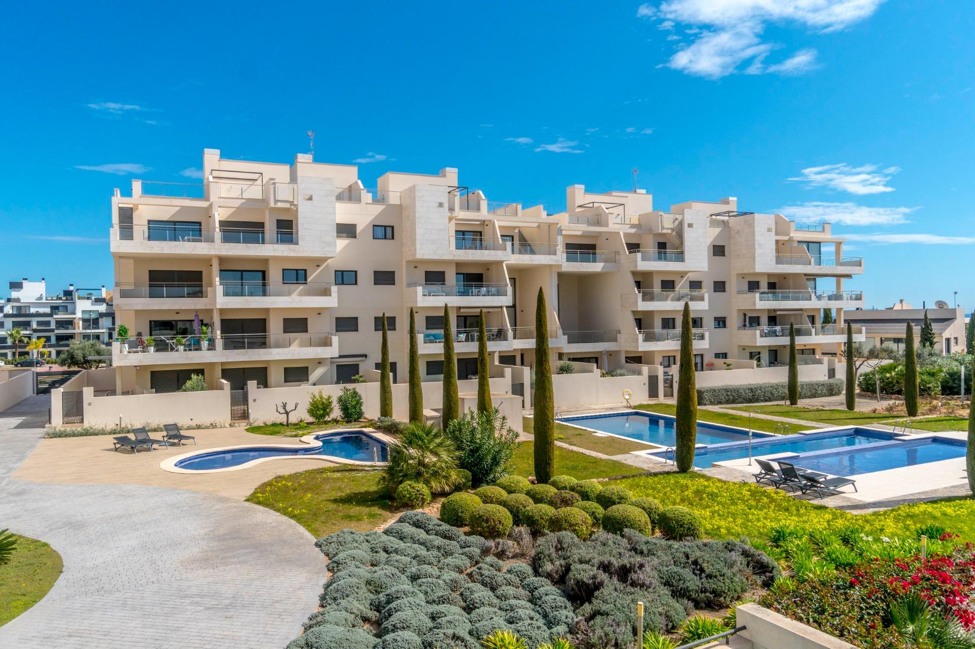 ESPECTACULAIR APPARTAMENTO CON LICENCIA TURISTICA. 2 DORM. 2 BAÑOS. GARAJE+TRASTERO. PISCINA.