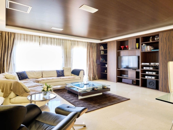 Luxury PENTHOUSE in the TORREVIEJA THEATER SQUARE