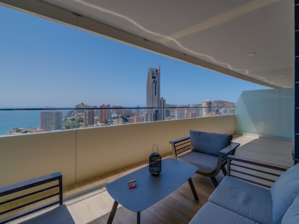 Exclusivo Piso en la Cala de Benidorm con Vistas al Mar