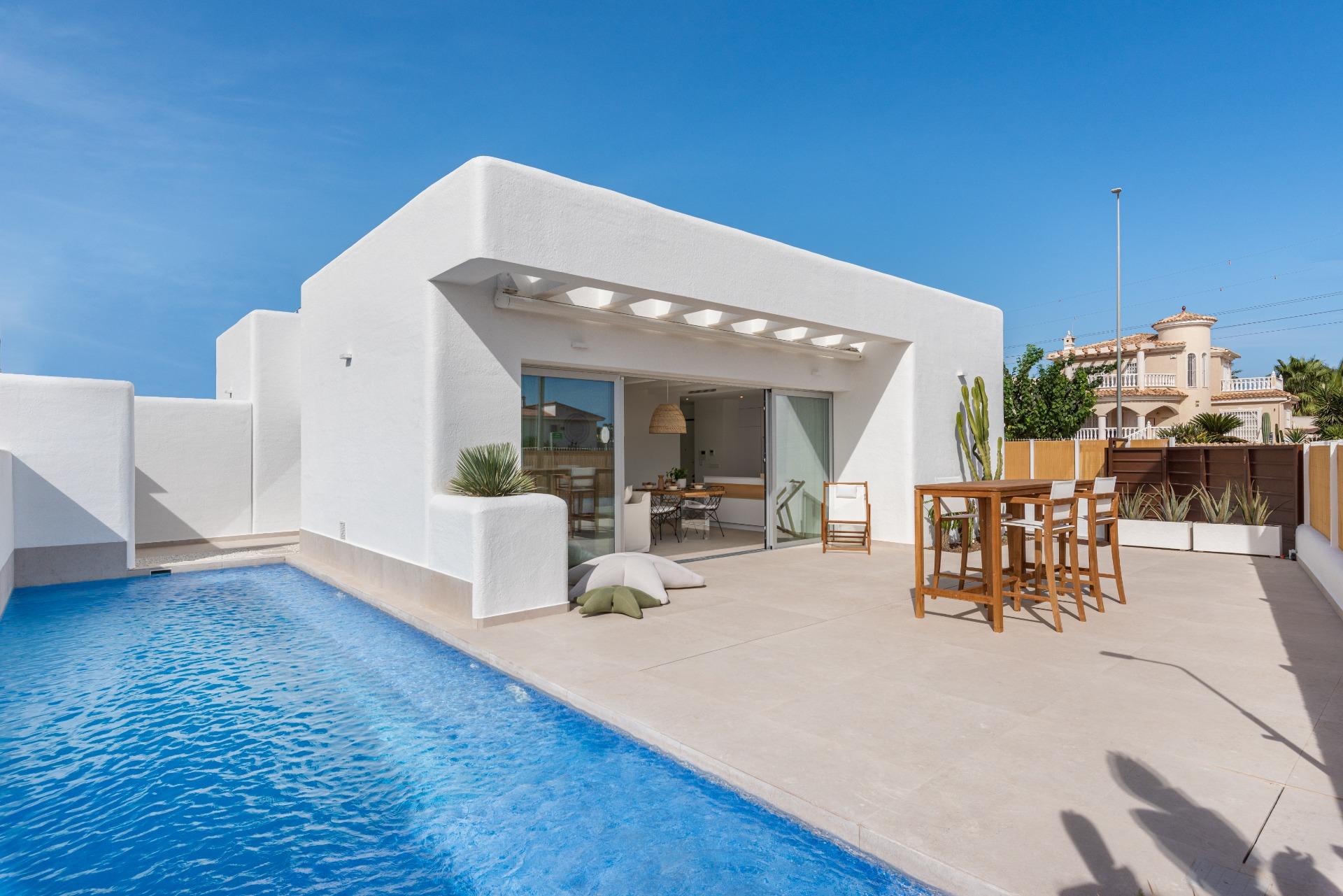 OBRA NUEVA EN DOLORES. VILLAS DE LUJO (SANTORINI) 3 DORM. 2 BAÑOS. PARCELA 260 M2. GARAJE+PISCINA.