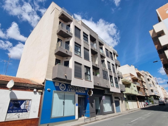 Elegante piso en cetro de Torrevieja + plaza de parking incluido !