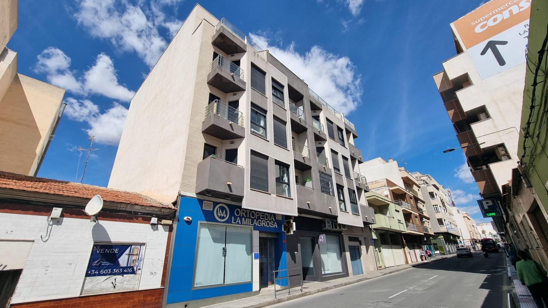 Elegante piso en cetro de Torrevieja + plaza de parking incluido !