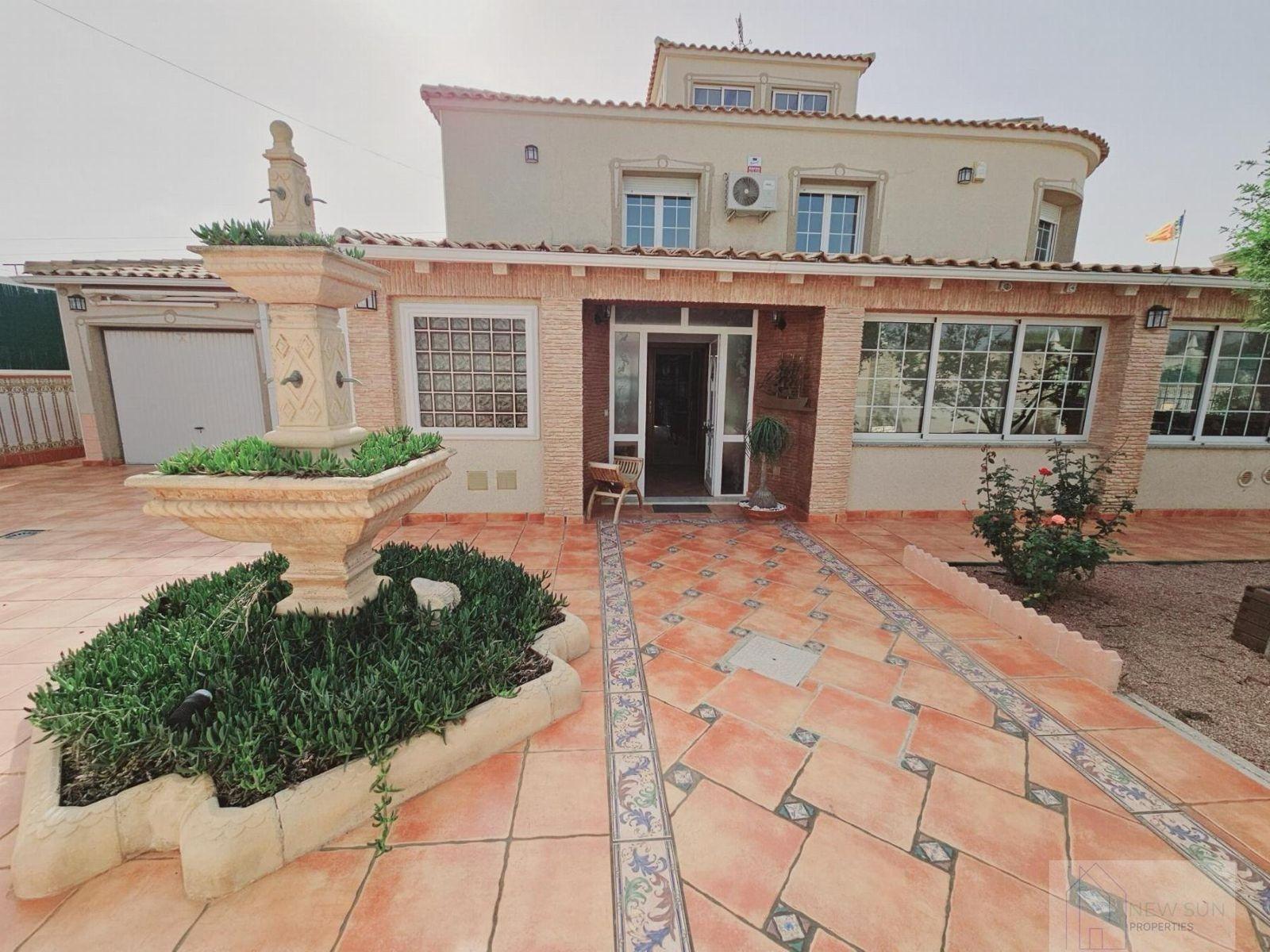 VILLA EN LA SIESTA CON 800 METROS DE PARCELA. PISCINA PRIVADA. 330 M2 DE CASA.