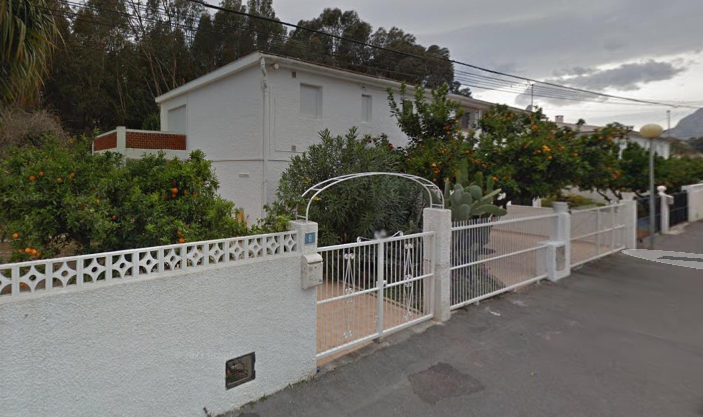 🏡 Semi-detached house in Albir with a tourist license – just 200 meters from the sea! 🌊🌿