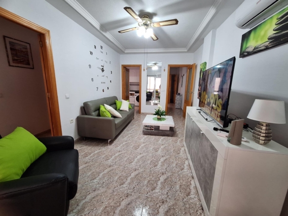 Semi-Renovated Apartment 350 Meters from Playa del Cura