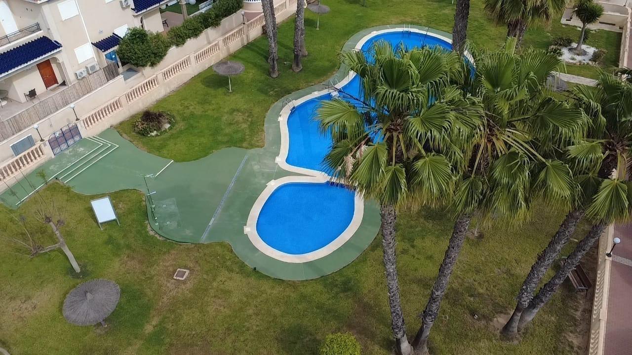 BUNGALOW PLANTA ALTA CON SOLÁRIUM EN ORIHUELA COSTA, ZENIAMAR I.