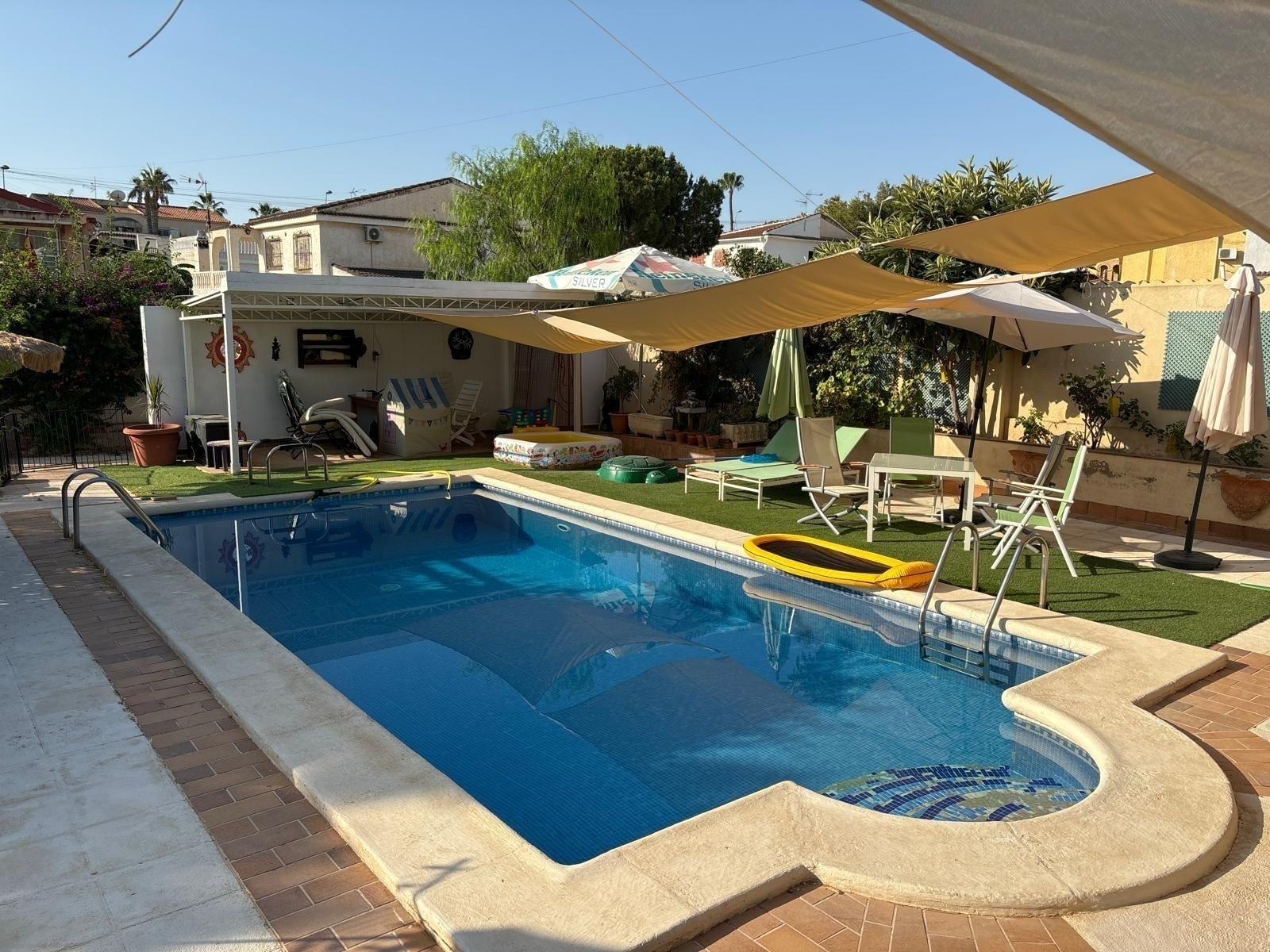 VILLA ESTILO MEDITERRANEO CON PISCINA PRIVADA.