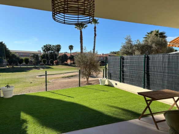 Exclusivo Chalet Pareado en Los Cisnes, Alicante: Confort y Modernidad