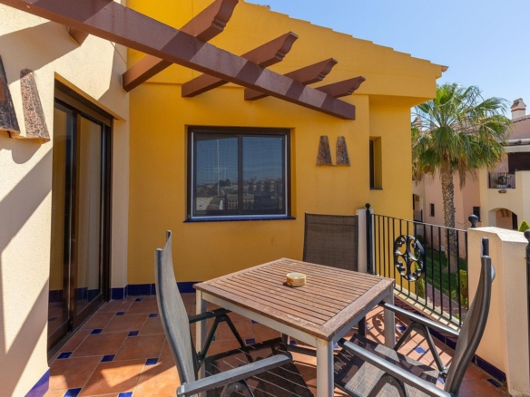 ATÍCO EN PUNTA PRIMA CON SOLARIUM PRIVADO DE 40 M2. 2 DORM. 2 BAÑOS. PISCINA COMUNITARIA.