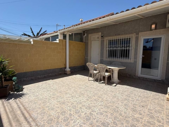 Bungalow with newly renovated, 2 bedrooms, 1 bathroom