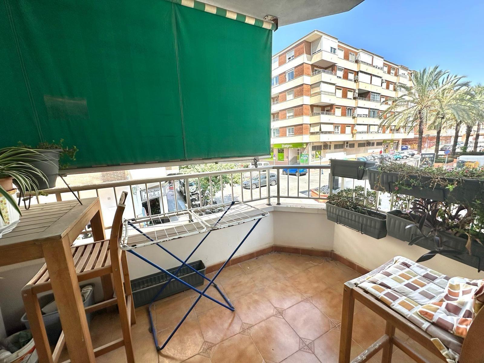 APPARTAMENTO A 450 DEL PUERTO DE TORREVIEJA. 2 DORM. 2 BAÑOS. TERRAZA AMPLIA. 76 M2.