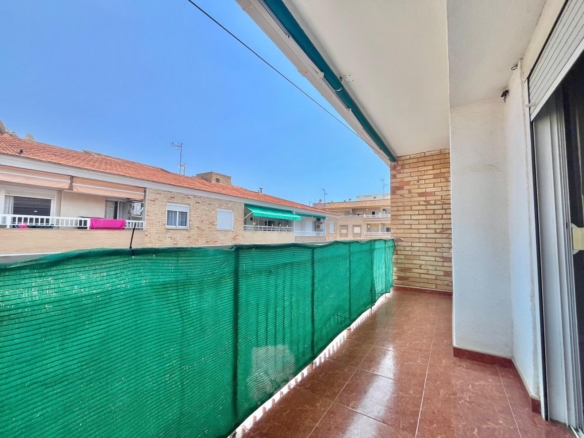 Spacious Apartment Just 400 Meters from Playa del Cura – Torrevieja