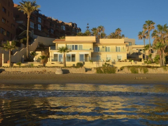 LUXURY VILLA ON THE SAND IN CABO DE LAS HUERTAS