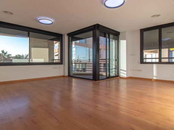 AMPLISIMO APARTAMENTO EN PRIMERA LINEA – PUERTO DE TORREVIEJA : 3 HAB, 2 BAÑOS, GARAJE Y TRASTERO