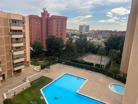 Spacious and Modern Renovated Apartment in San Blas, Alicante