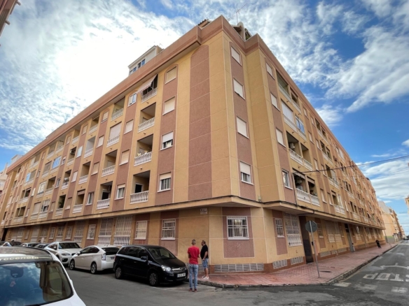 Charming Apartment in Torrevieja – Parque de las Naciones 🌞 2 bedrooms 1 bathroom with pool and garage