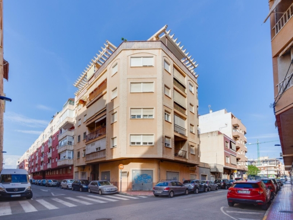 ÁTICO DE 2 HABITACIONES 2 BAÑOS Y AMPLIA TERRAZA
